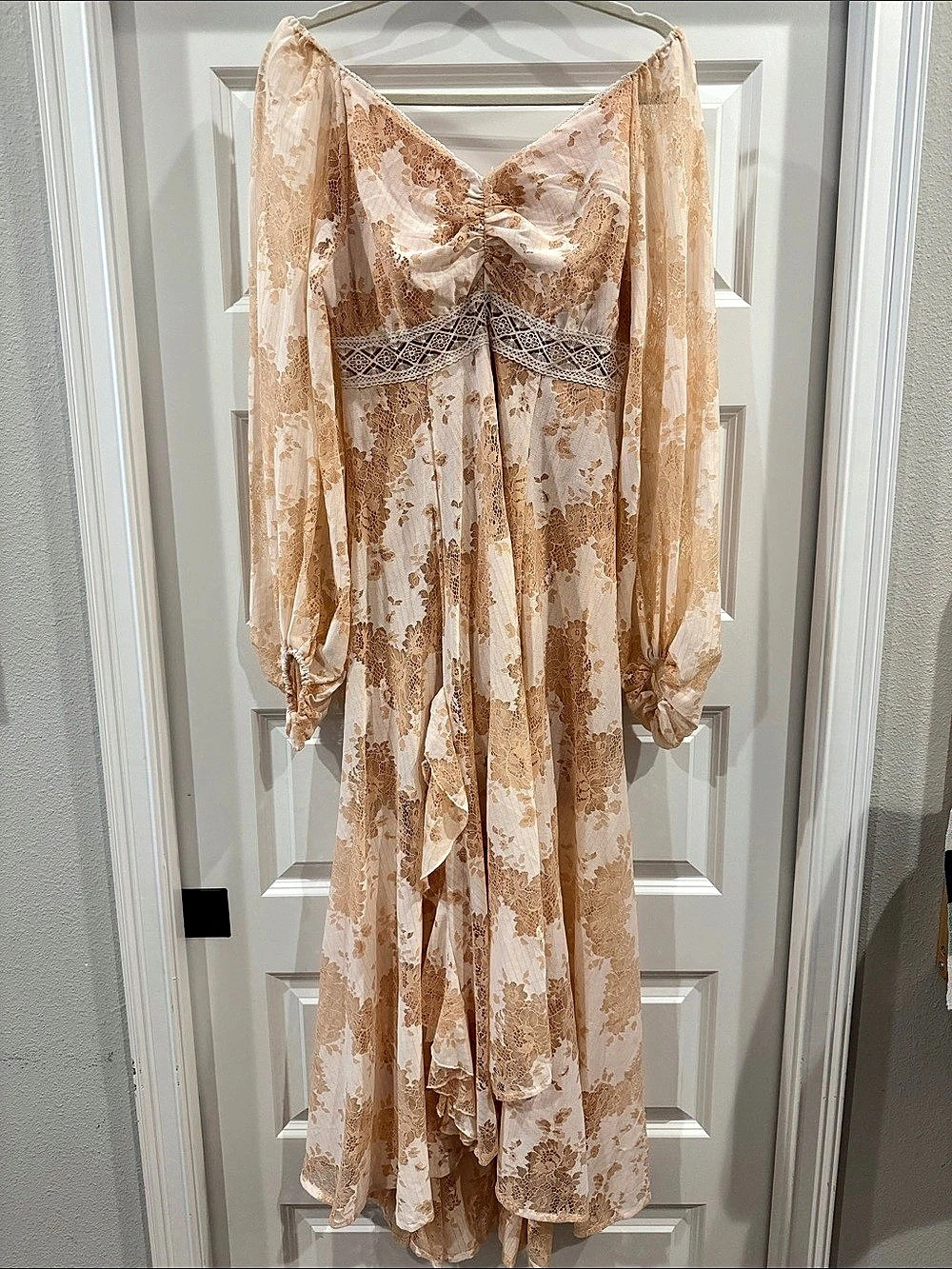 Joyfolie Floral Lace Maxi Dress in beige & cream Size Medium NWT